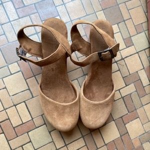 AMAZING House of Harlow Suede Shoes 9.5 Women